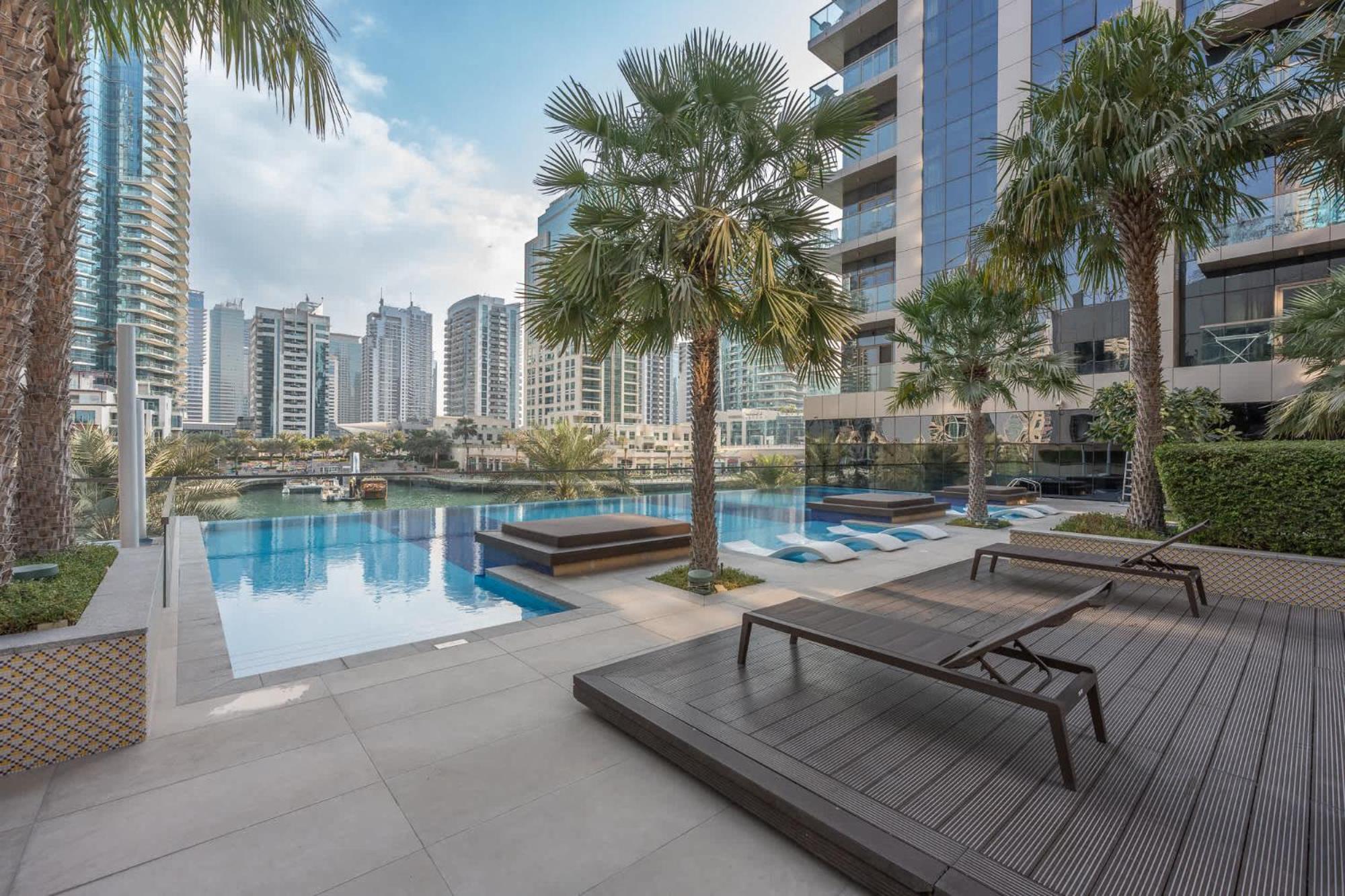 Astonishing 1 Bedroom Flat In No 9 Tower Marina Apartment *