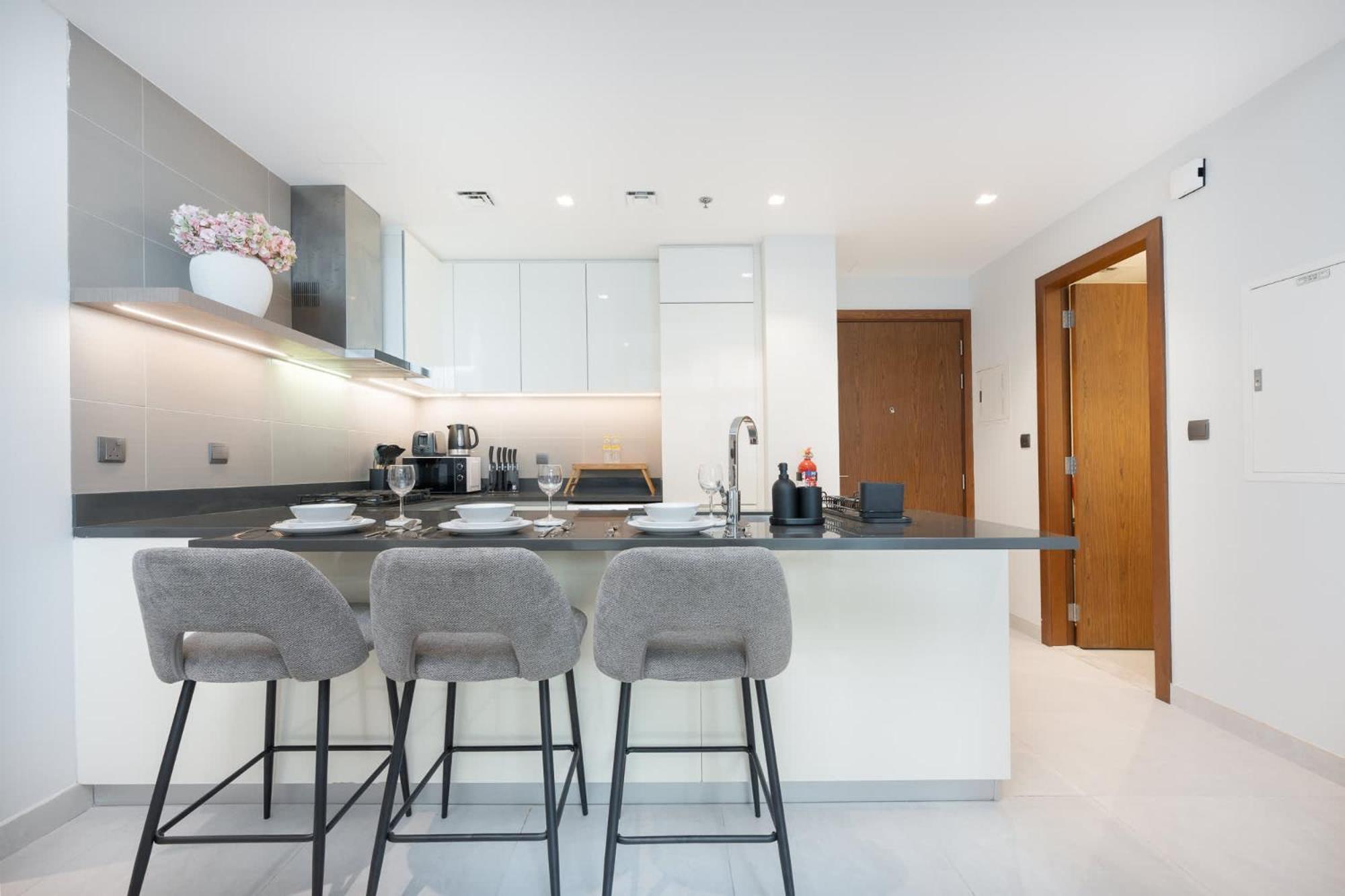 Astonishing 1 Bedroom Flat In No 9 Tower Marina Apartment